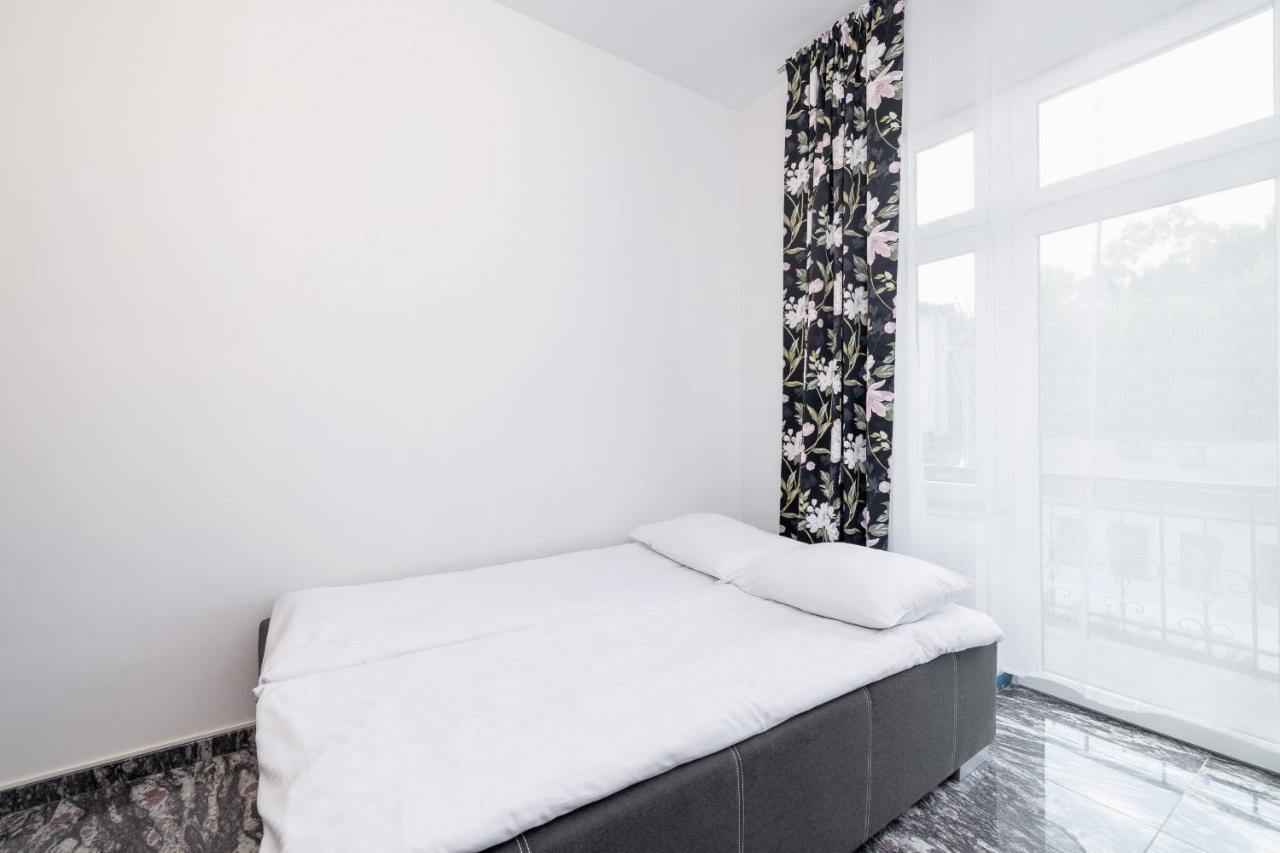 Apartments On Krupowki Street With Mountain View By Noclegi Renters Zakopane Exterior foto