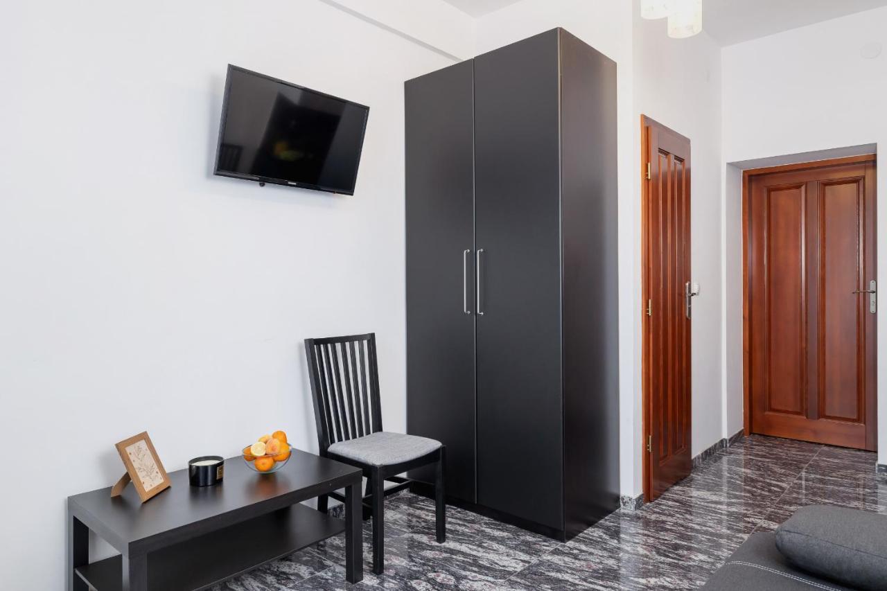 Apartments On Krupowki Street With Mountain View By Noclegi Renters Zakopane Exterior foto